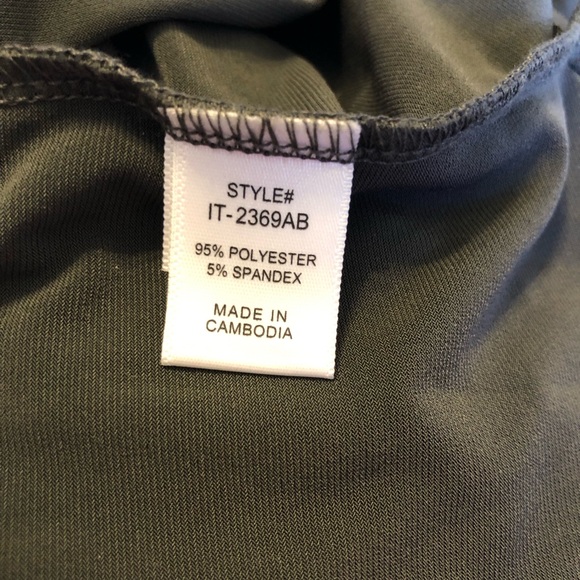 NWOT Zenana Zipper Front 3/4 Sleeve Top - Picture 3 of 3